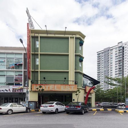 Oyo 604 Hotel Est Equine Park Seri Kembangan Exterior foto