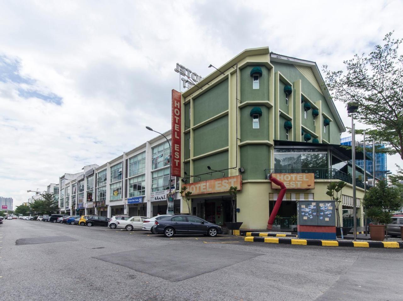 Oyo 604 Hotel Est Equine Park Seri Kembangan Exterior foto