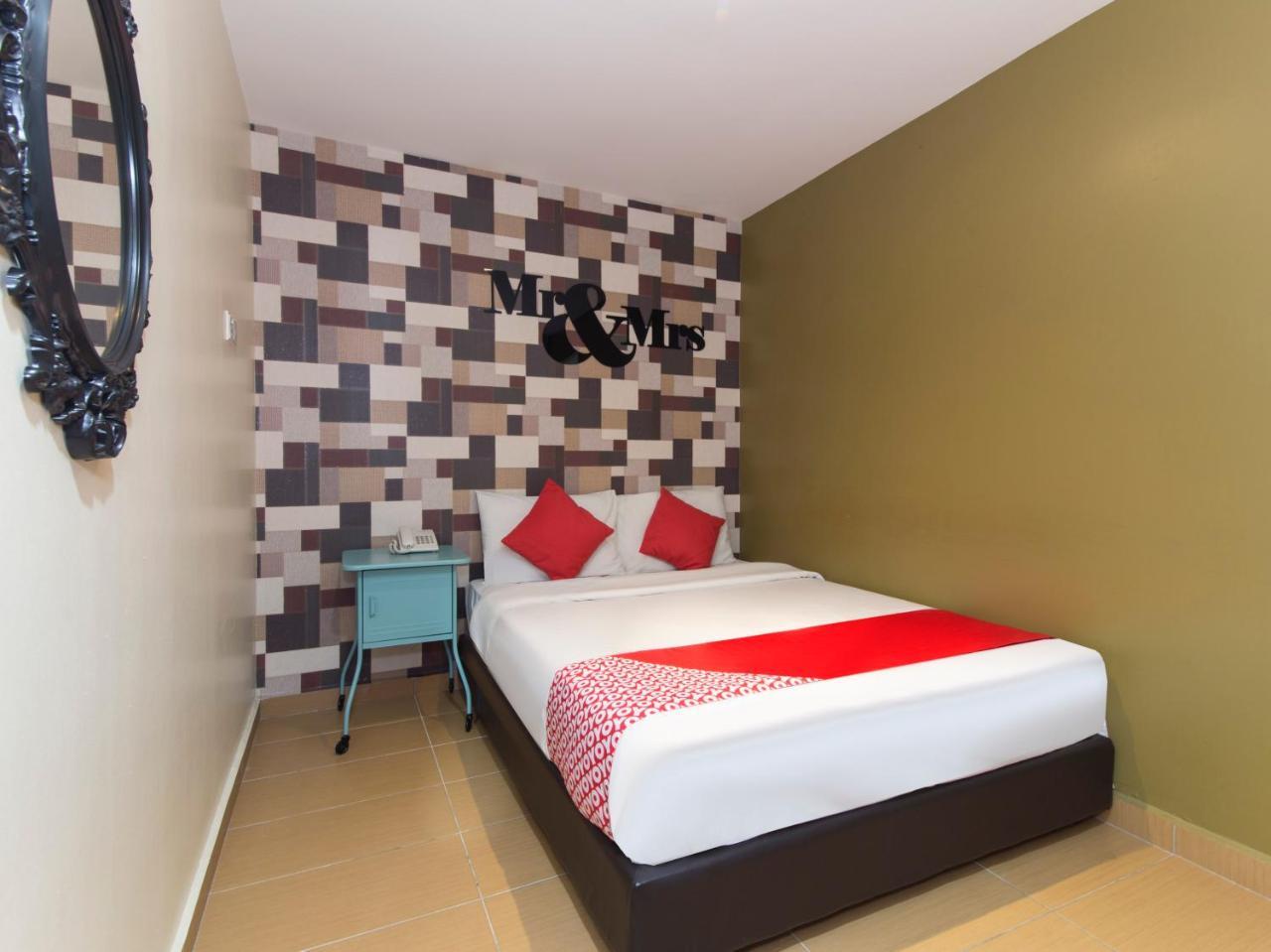 Oyo 604 Hotel Est Equine Park Seri Kembangan Exterior foto