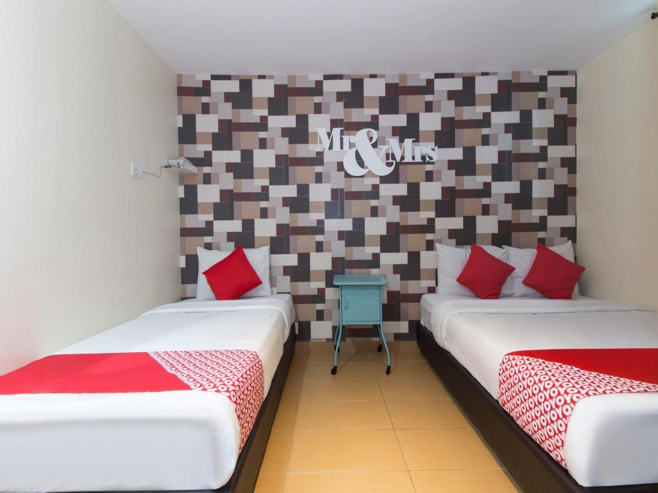 Oyo 604 Hotel Est Equine Park Seri Kembangan Exterior foto
